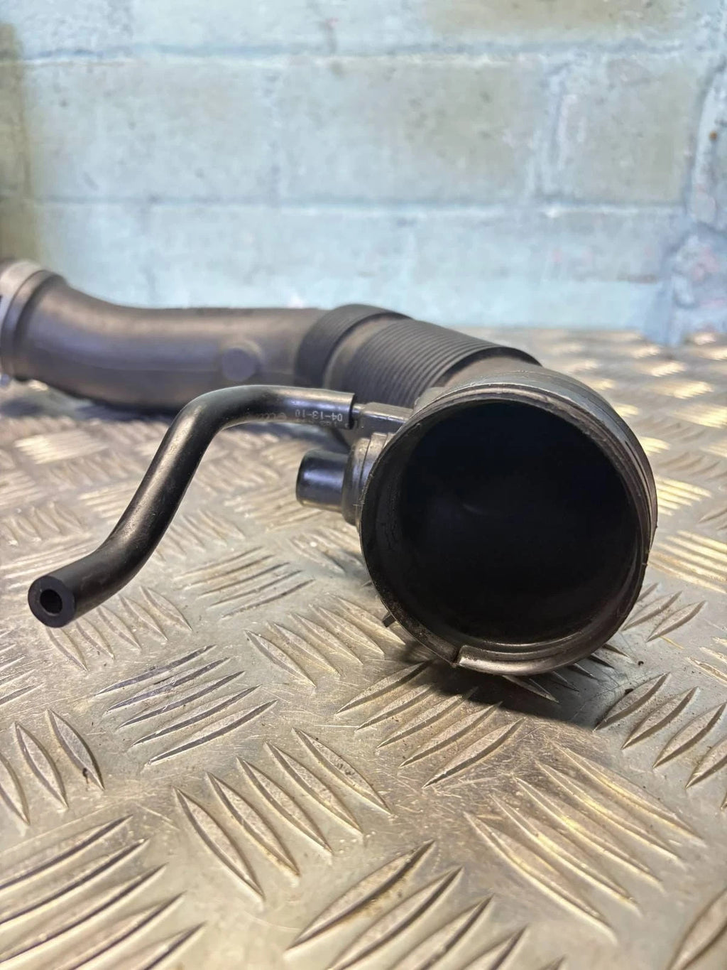 1K0129684AE Air Intake Hose VW Golf V 04-09 Golf VI 08-12 Audi A3 07-13