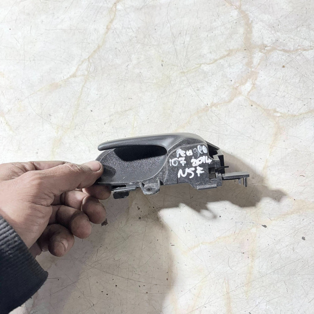 Interior Front Left Passenger Side Interior Door Handle for Peugeot 107 2014