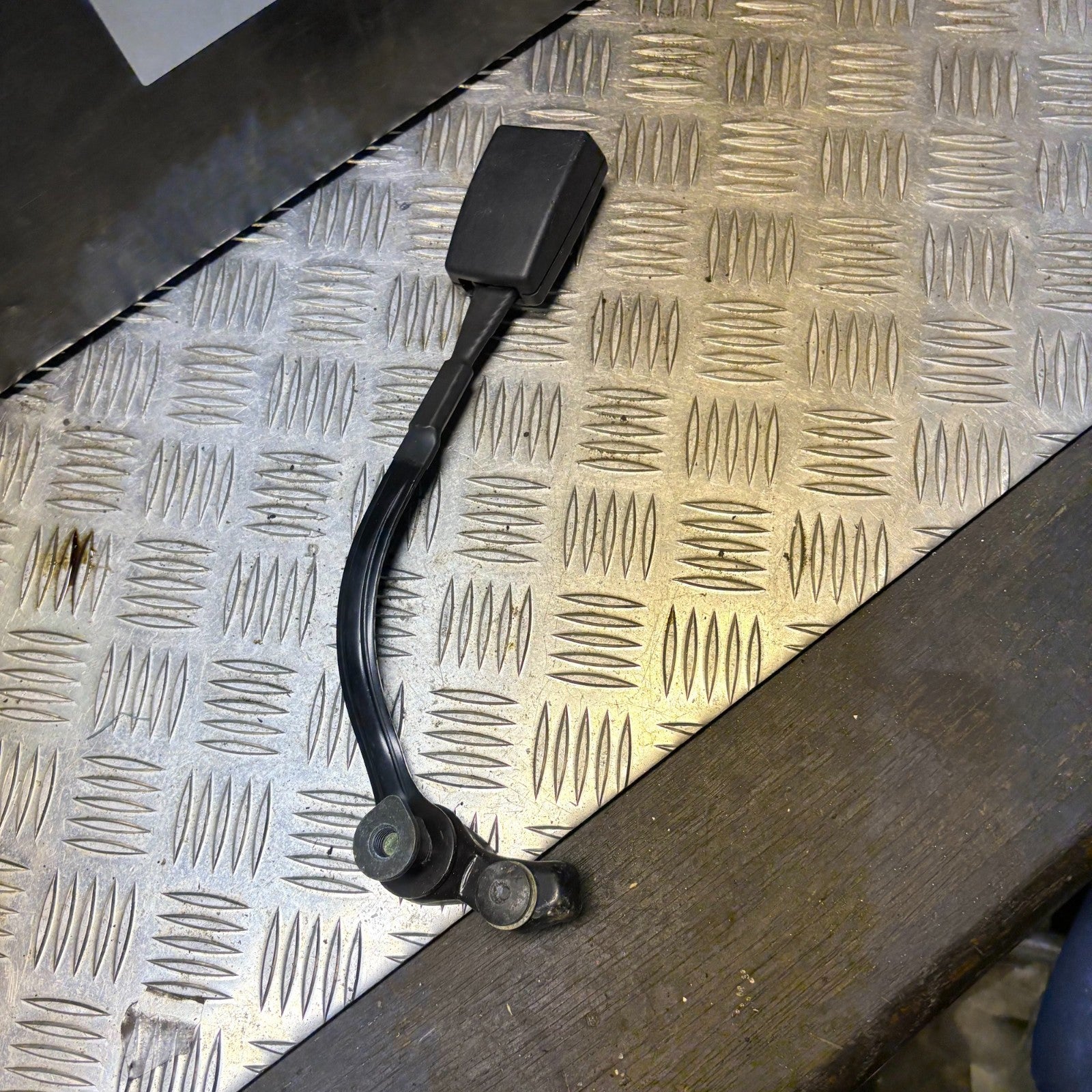 VW Passat 1998-05 Skoda Superb 2002-08 Front Left Seat Belt Buckle 3B0858471J