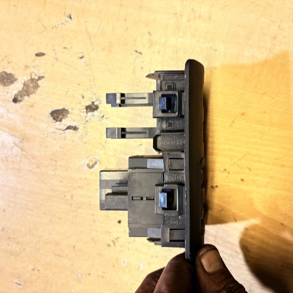 Renault Clio Mk3 2005-12 Headlight Level Dimmer Switch 8200407756 8200407757