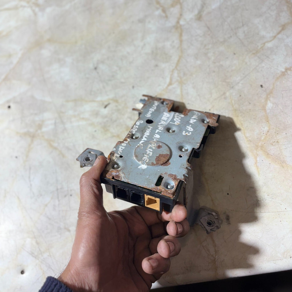 Audi A3 8p 2006-2012 ANTENNA AMPLIFIER MODULE 8P4 035 225 D