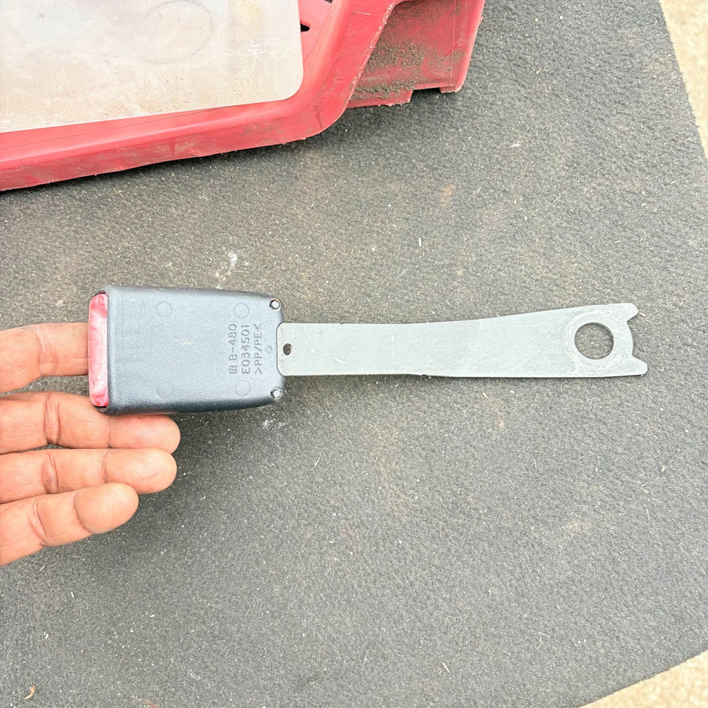 Suzuki Ignis 2000-2008 Nearside Front Seatbelt Buckle Stalk E034501 B-480