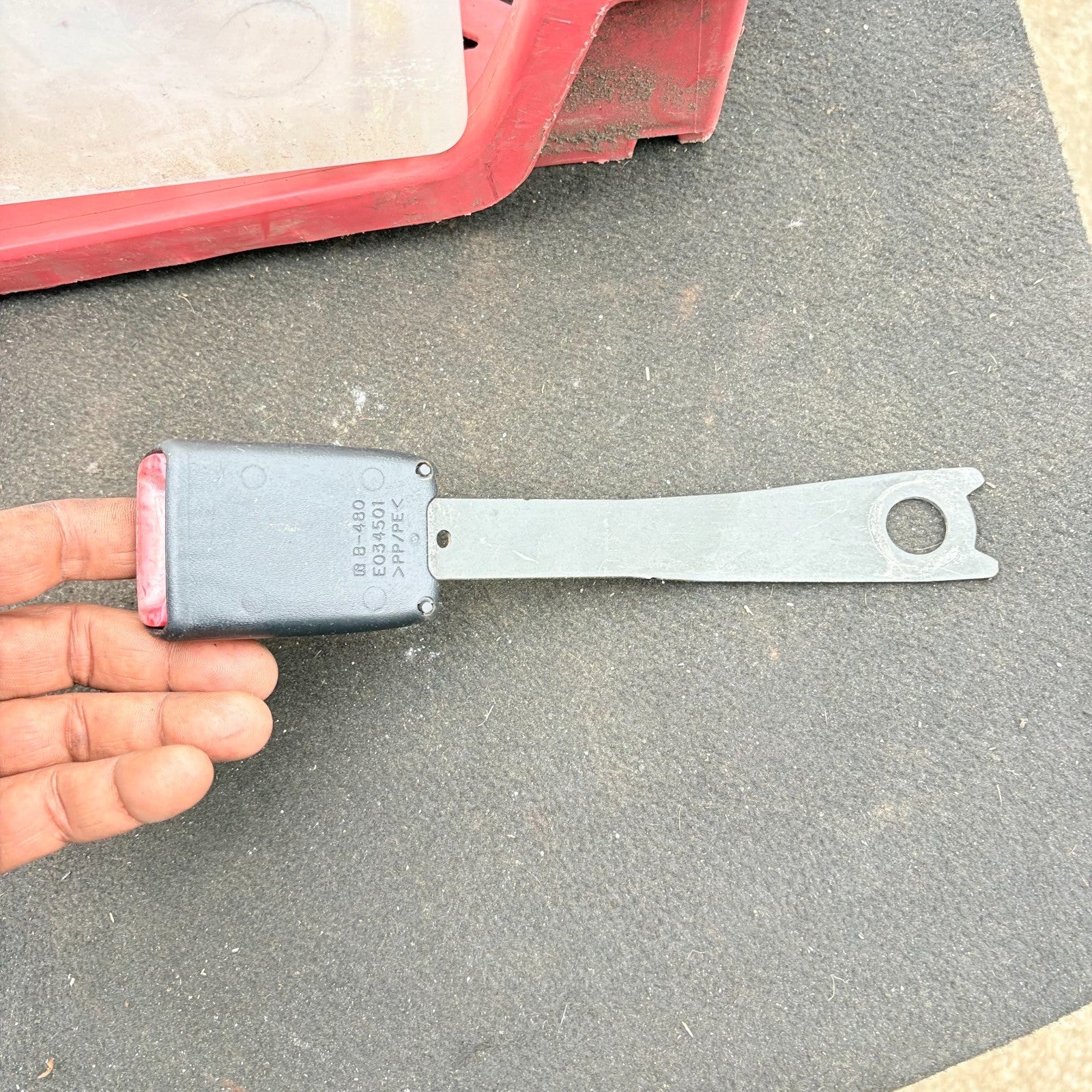 Suzuki Ignis 2000-2008 Nearside Front Seatbelt Buckle Stalk E034501 B-480