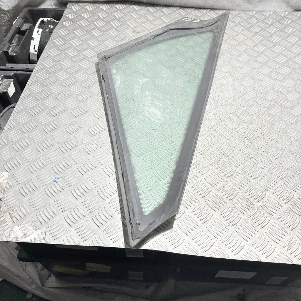 Renault Espace Mk4 02-06 RH right front Quarter Window Windscreen side glass