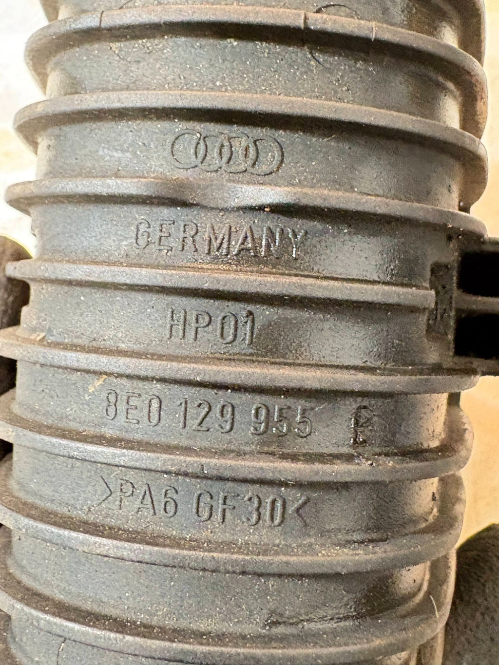 AUDI A4 B7 2.0 TDI INTERCOOLER PLUSATION DAMPER 8E0 129 955