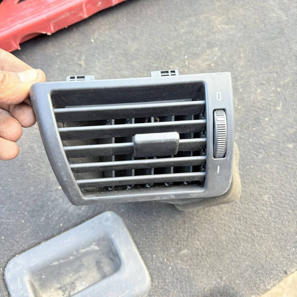 BMW 3 Series Petrol Air Vent Grille 64.22-8 361898 3698-01 Driver Front E910