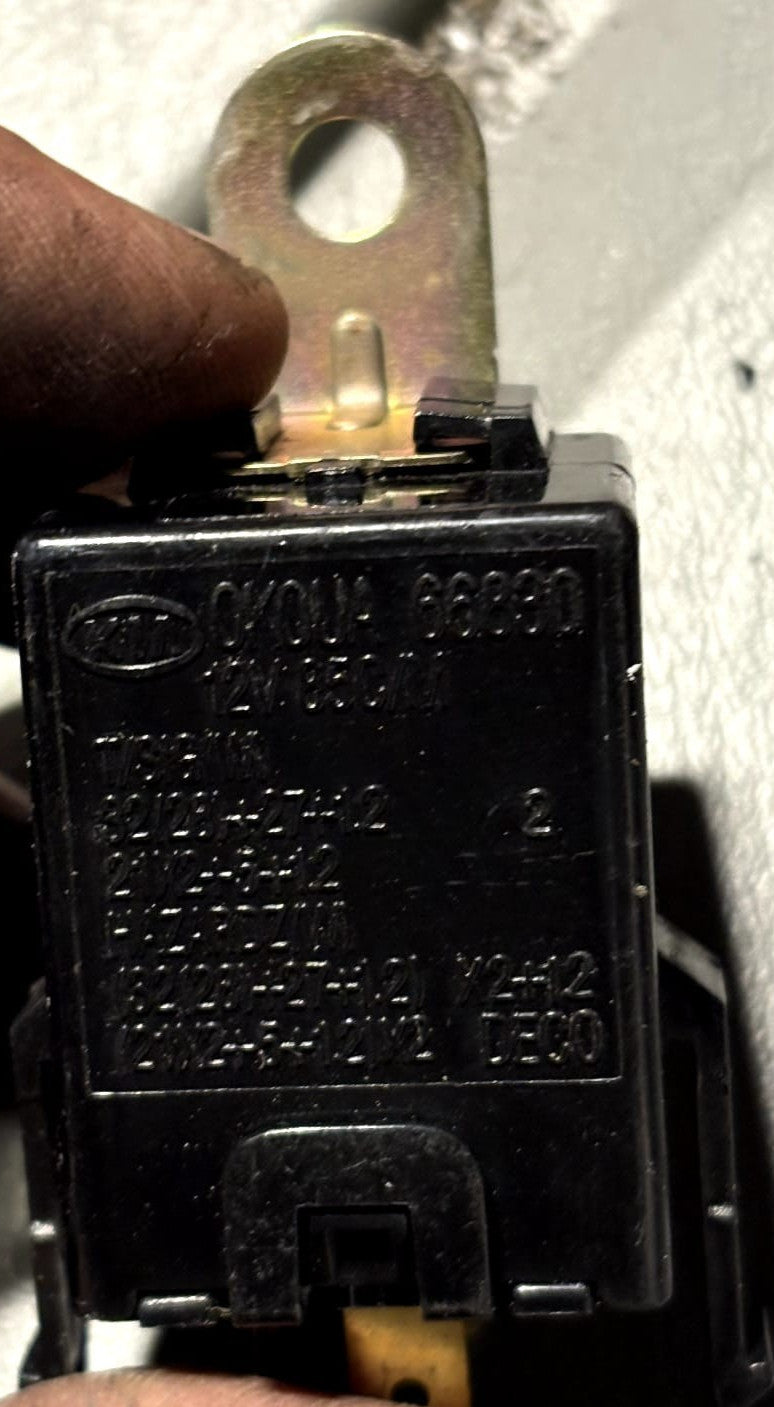 Kia Sorento MK1 (BL) 2002-2009 Hazard/Indicator Flasher Relay 0K0UA-66830 12V
