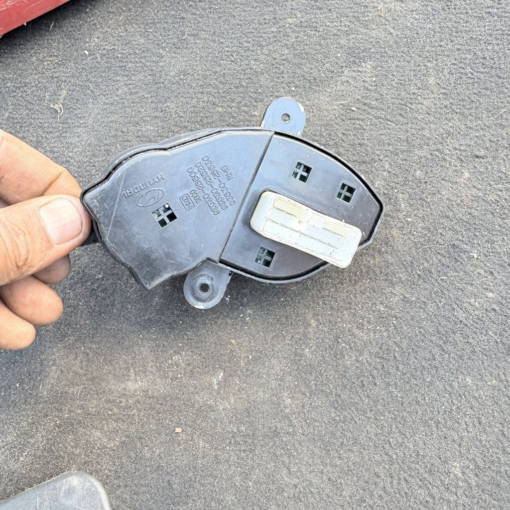 Hyundai Santa Fe 2001-2006 Driver Front Door Switch Pack 9353026500