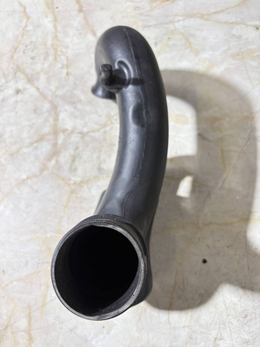 VW SEAT M2 2014 PETROL AIR FILTER HOSE PIPE 04C129618F