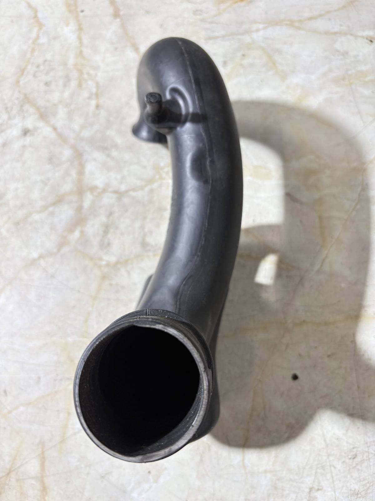 VW SEAT M2 2014 PETROL AIR FILTER HOSE PIPE 04C129618F