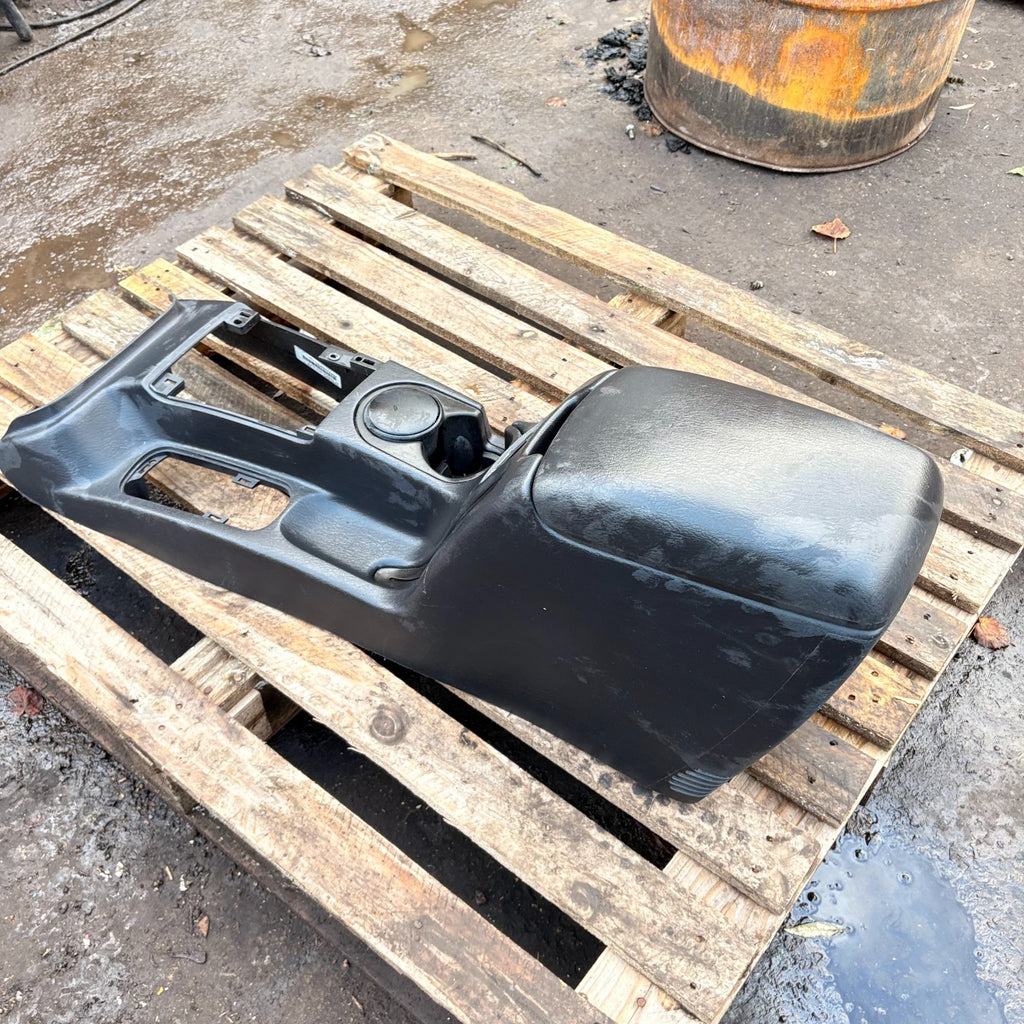 5GG05TRMA Jeep Cherokee KJ/Liberty 2002-2007 Auto Center Console Armrest