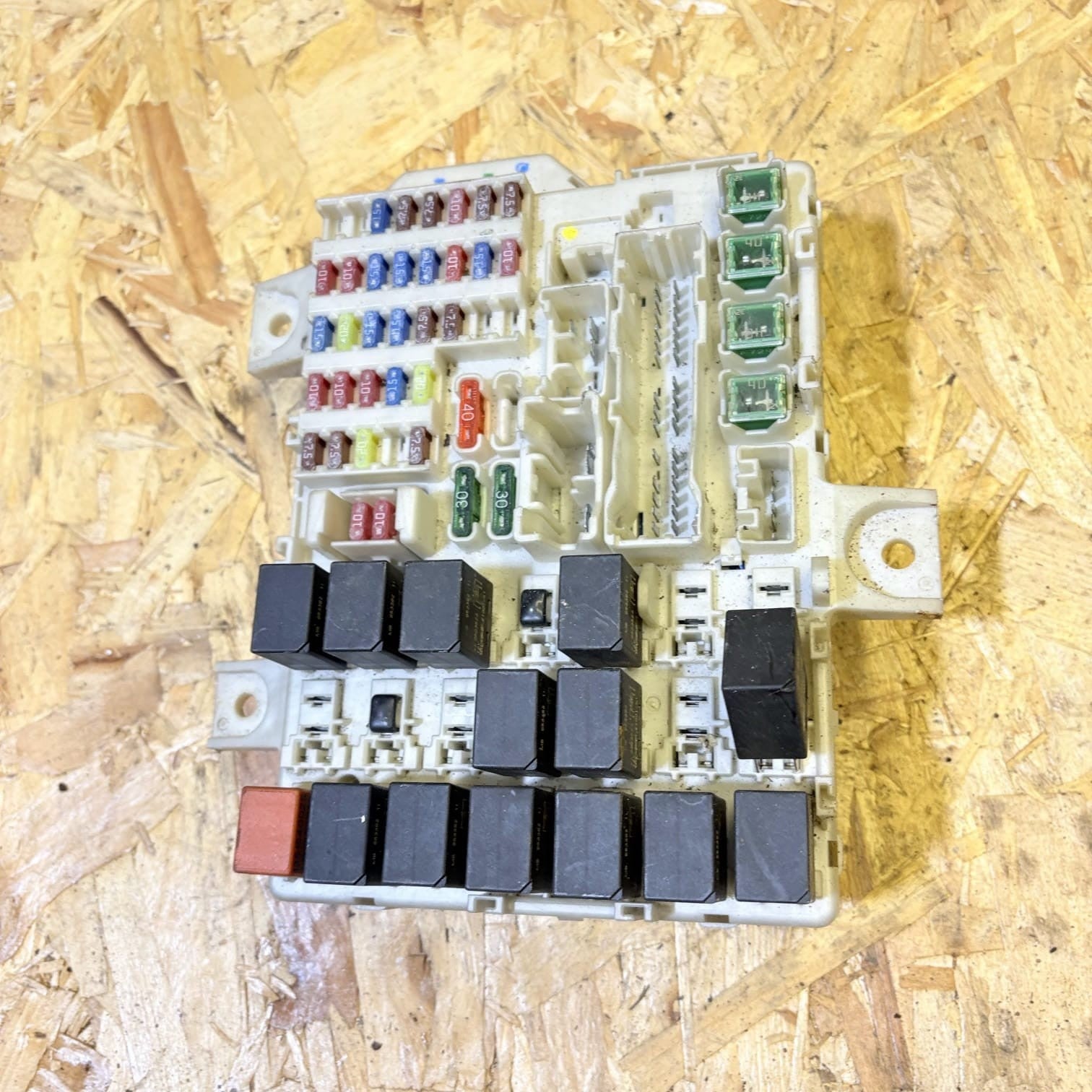 Mitsubishi Colt Smart For Four 2005 under-dash Fuse Box 1571HOA