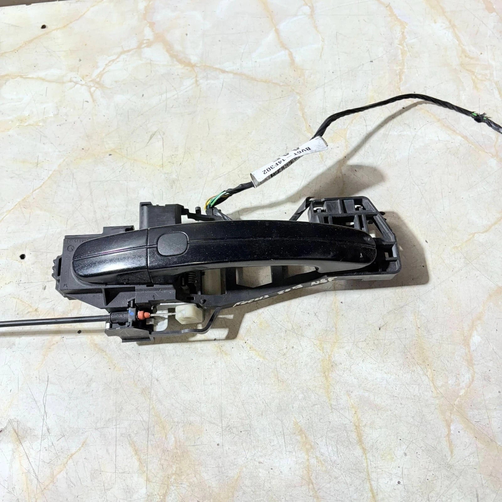2013 FORD FOCUS PASSENGER SIDE FRONT LEFT OUTER DOOR HANDLE BV6T-14F302