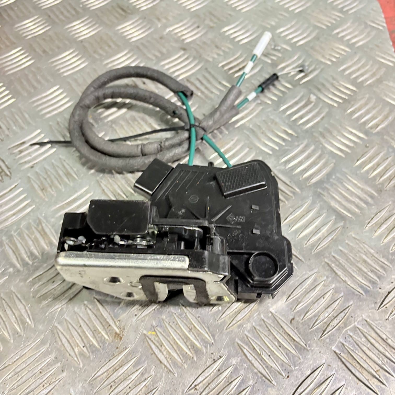 7131035001 PASSENGER REAR DOOR LOCK/E1-B3-51-2/FOR SSANGYONG TIVOLI CRYST 2017