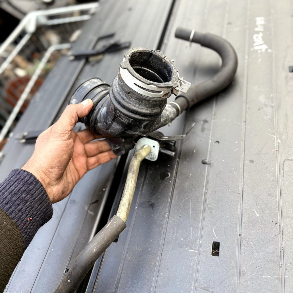 TOYOTA YARIS MK3 XP13 11-14 1.0 PETROL AIR CLEANER INTAKE HOSE PIPE 17880-0Y030