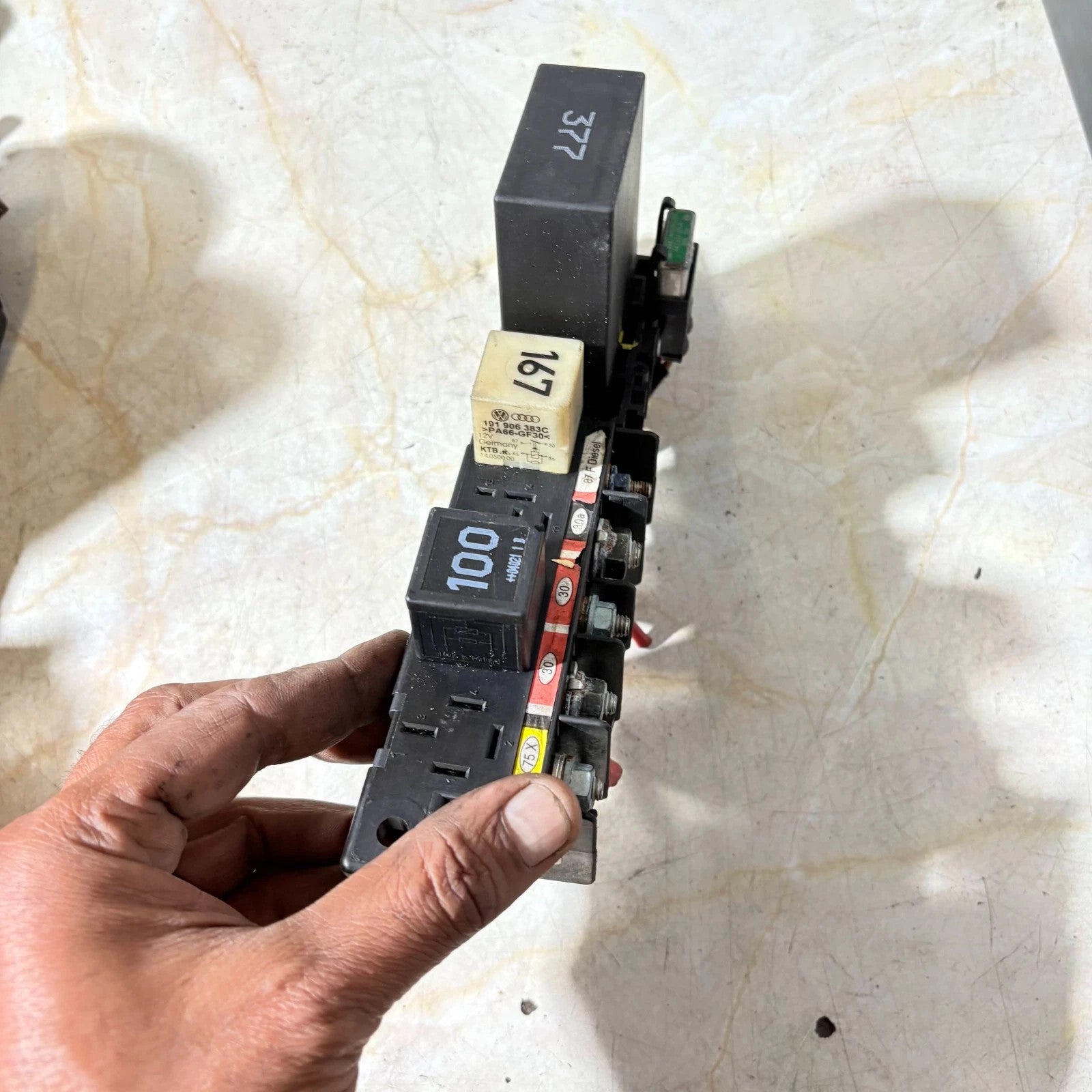Audi TT 8N Mk1 Battery Fuse Box Relay Carrier 8N0937550A 1998-2006