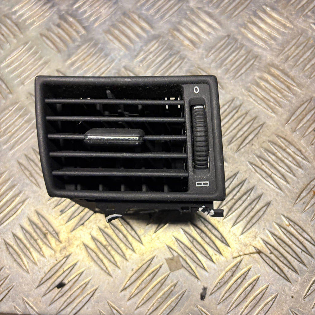 Mercedes-Benz 1998 dashboard Driver side Front air vent grill trim