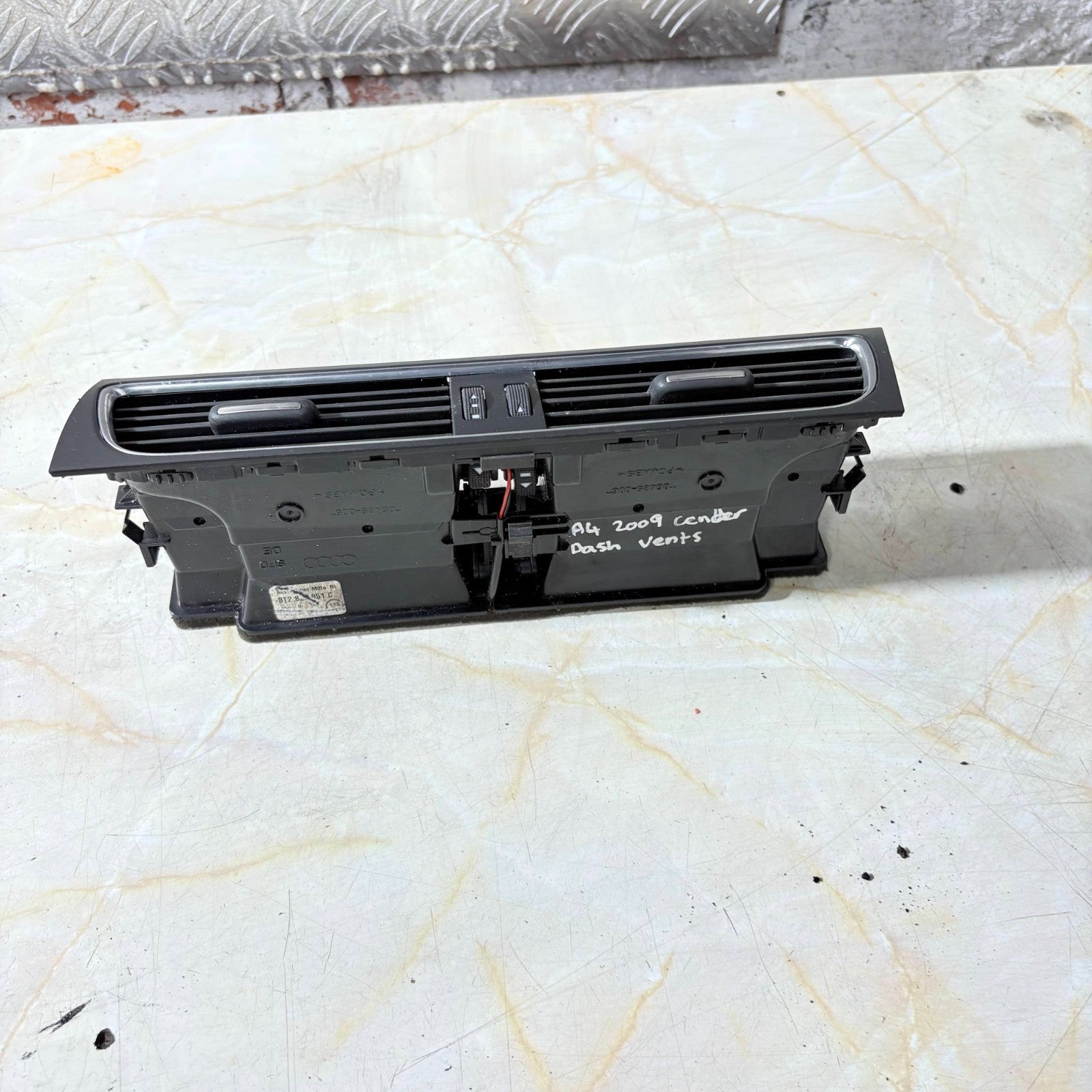 2009 AUDI A4 B8 DASHBOARD CENTRE AIR VENTS 06485-005