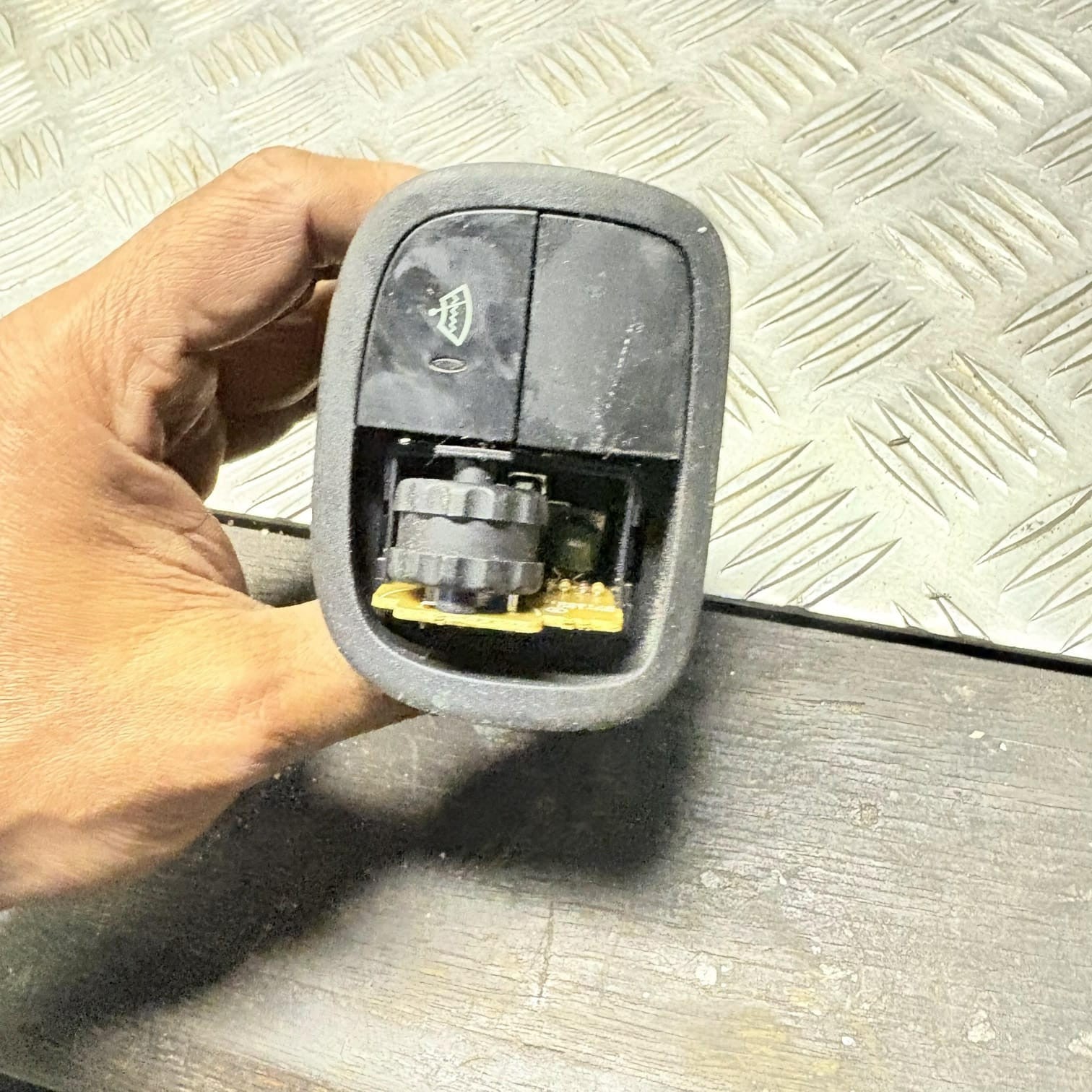 HYUNDAI SANTA FÉ IV TM Switches 9360026700 2.0 Petrol/electricity 22683327 2006