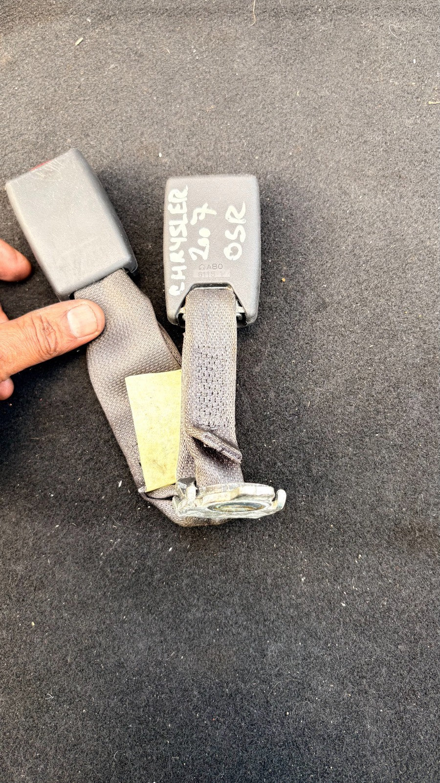 Chrysler 2007 Twin Seat Belt Buckle Rear Right Side 2021686