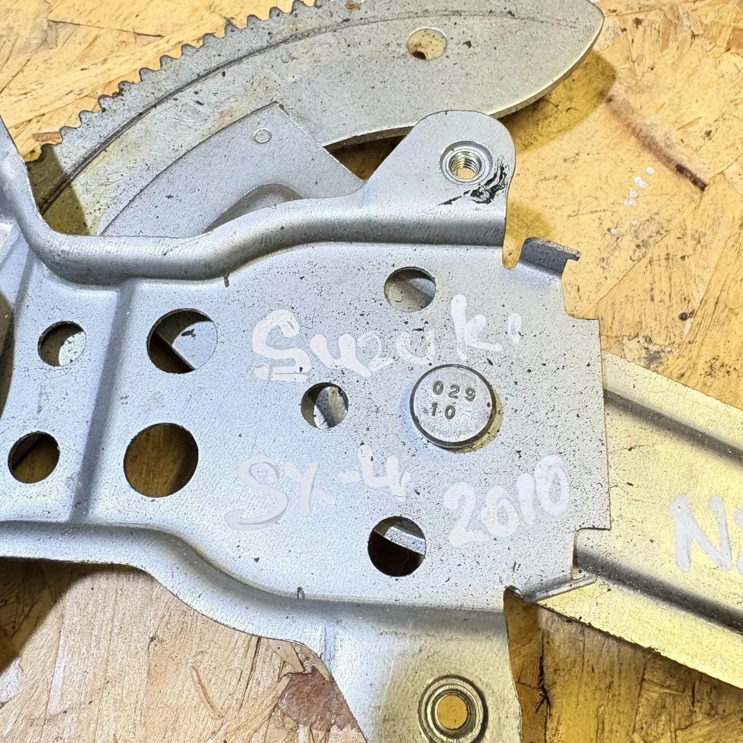 Suzuki SX-4 WINDOW REGULATOR MOTOR PASSENGER FRONT SIDE 2010