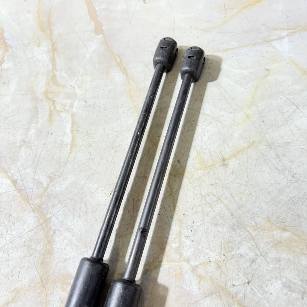 SUZUKI SX4 2008 Driver Rear Bonnet Strut Set 68 Plate Reg 31468172