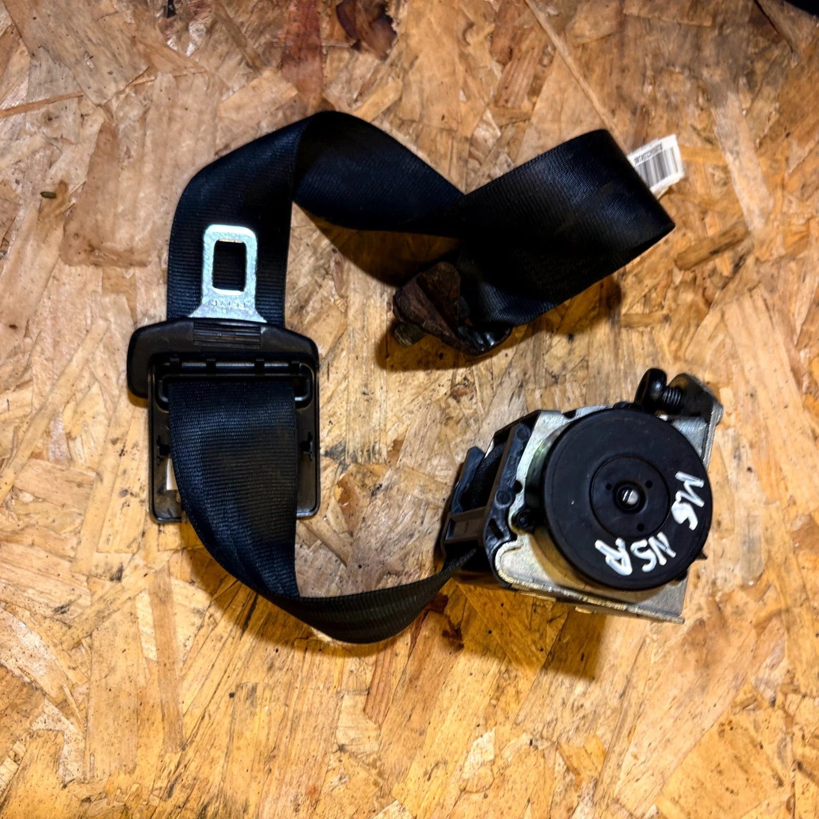 MG 6 LEFT PASSENGER SIDE REAR SEAT BELT