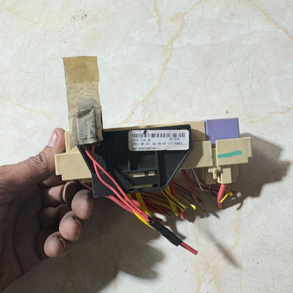 Renault Clio Mk3 2005-2012 Fuse & Relay Box Module