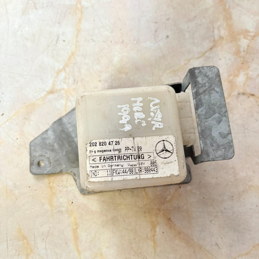 1990 MERCEDES CLK 320 ALARM CONTROL MODULE UNIT ECU 2028204726