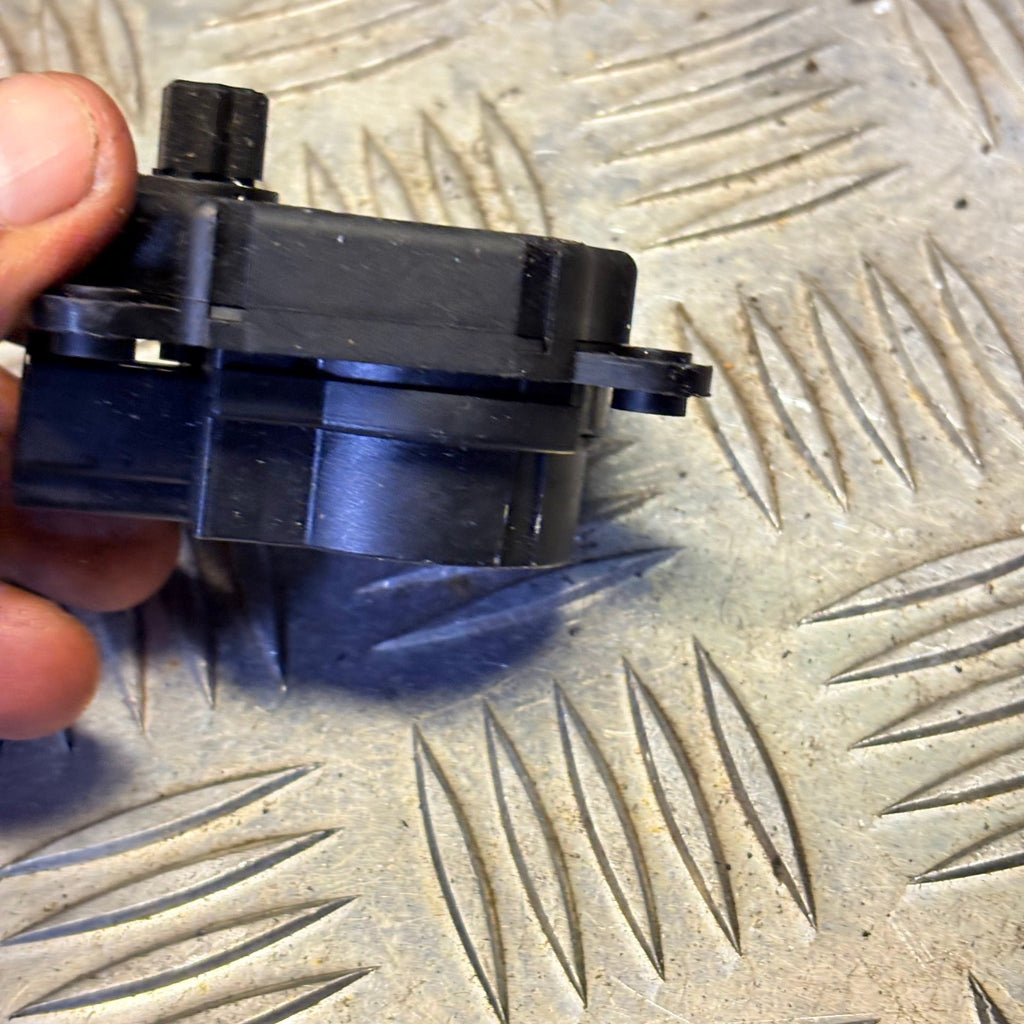 FORD Focus 2018 Air flap motor AV6N19E616AA