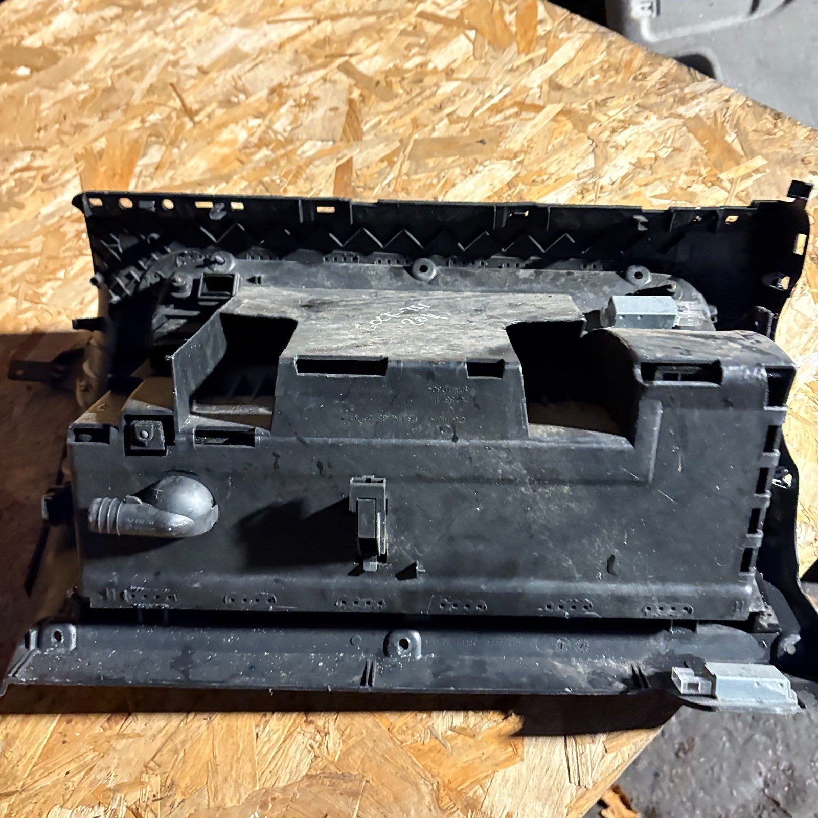 VW GOLF MK6 GLOVEBOX GLOVE BOX 2008-2012 GLOVE COMPARTMENT