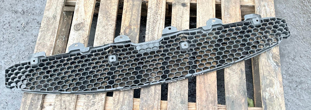 KIA Carens mk2 II 2008 Front bumper lower grill 865611D010