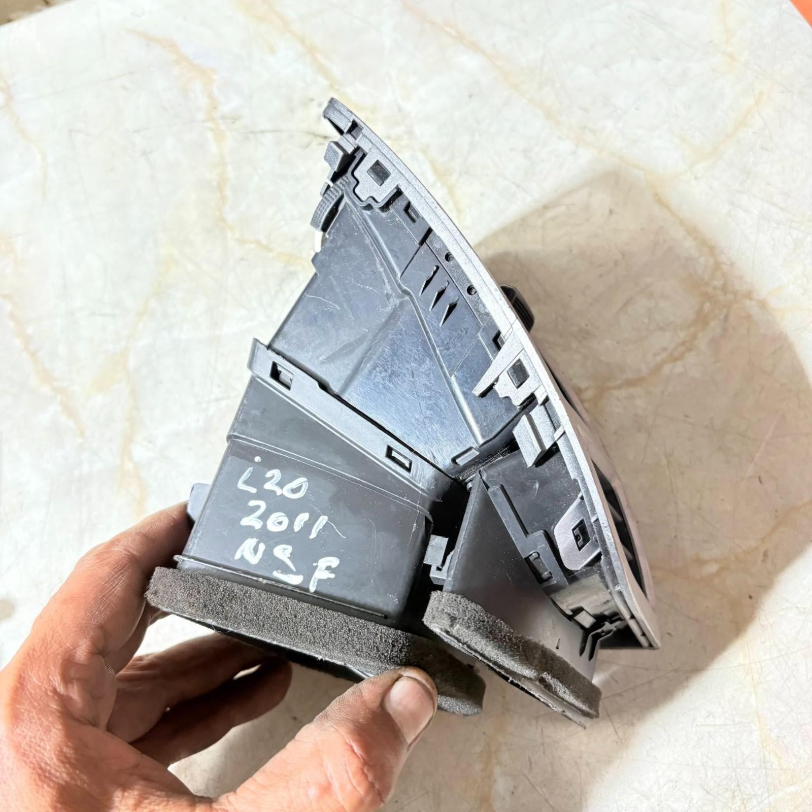 HYUNDAI I20 MK1 08-12 DASHBOARD AIR VENT NSF PASSENGER FRONT LEFT SIDE