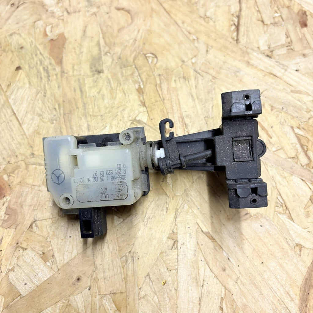 2008 MERCEDES-BENZ M W164 ML 350 CDI Fuel Tank Cap Lock Motor A2516390107