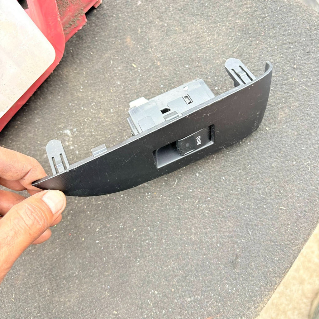 2009-2015 TOYOTA PRIUS 1.8 HYBRID DRIVER SIDE RIGHT REAR WINDOW CONTROL SWITCH