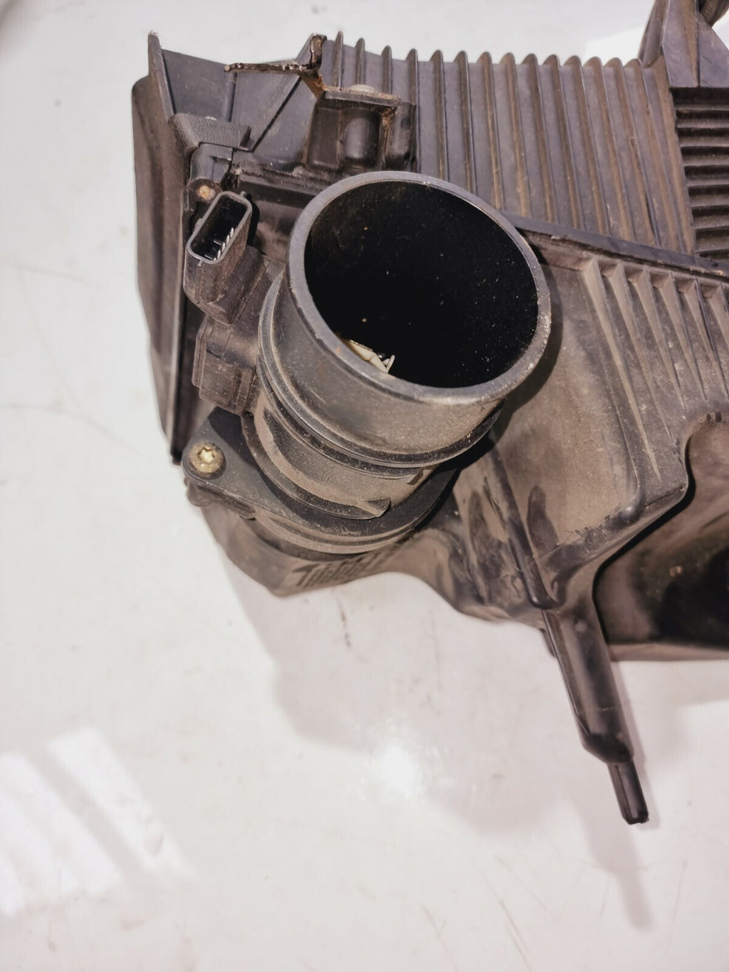 2005 RENAULT SCENIC Air Filter Box Housing 8200176559