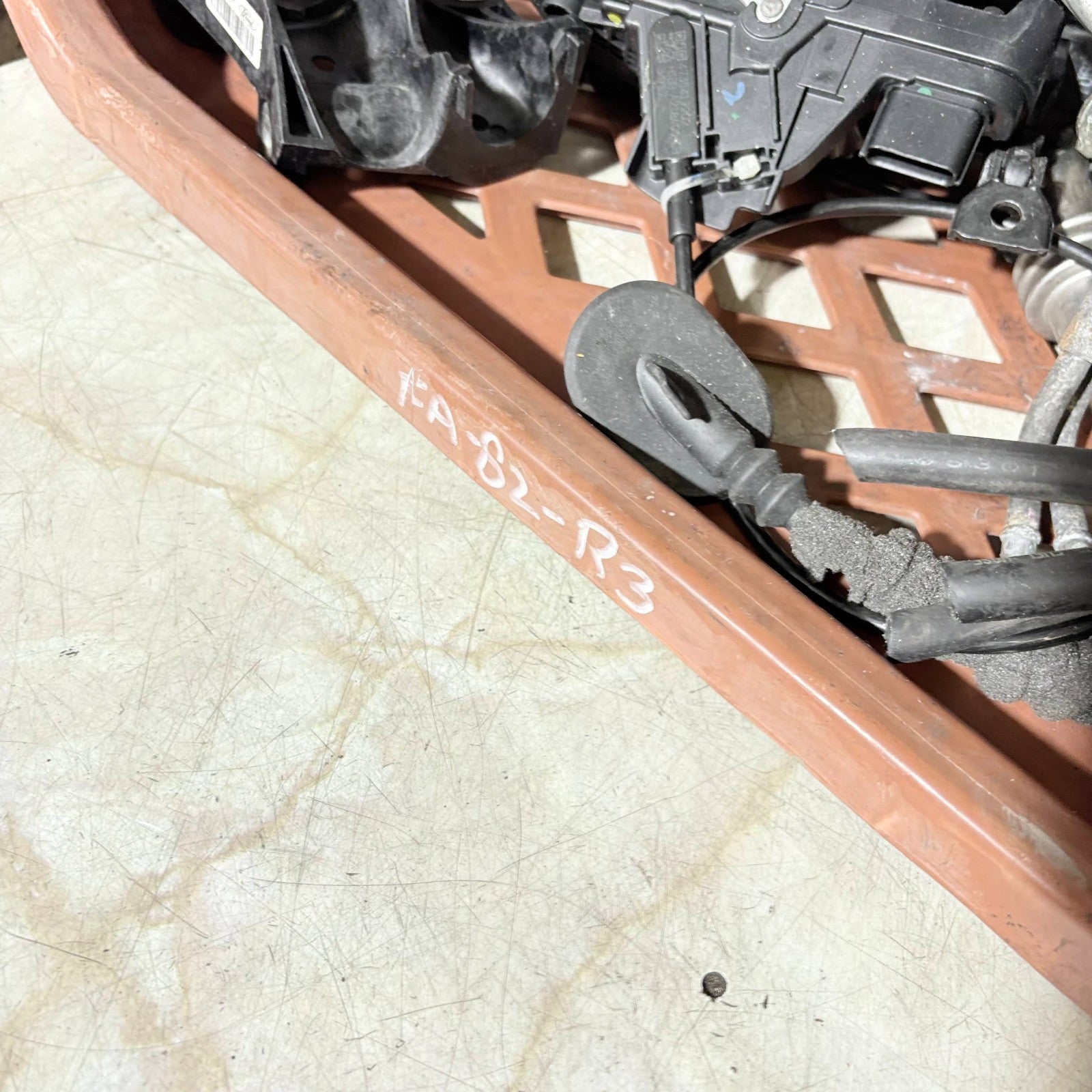 FORD FOCUS BONNET HINGE COVER MK3 FRONT RIGHT BM51A02476AE
