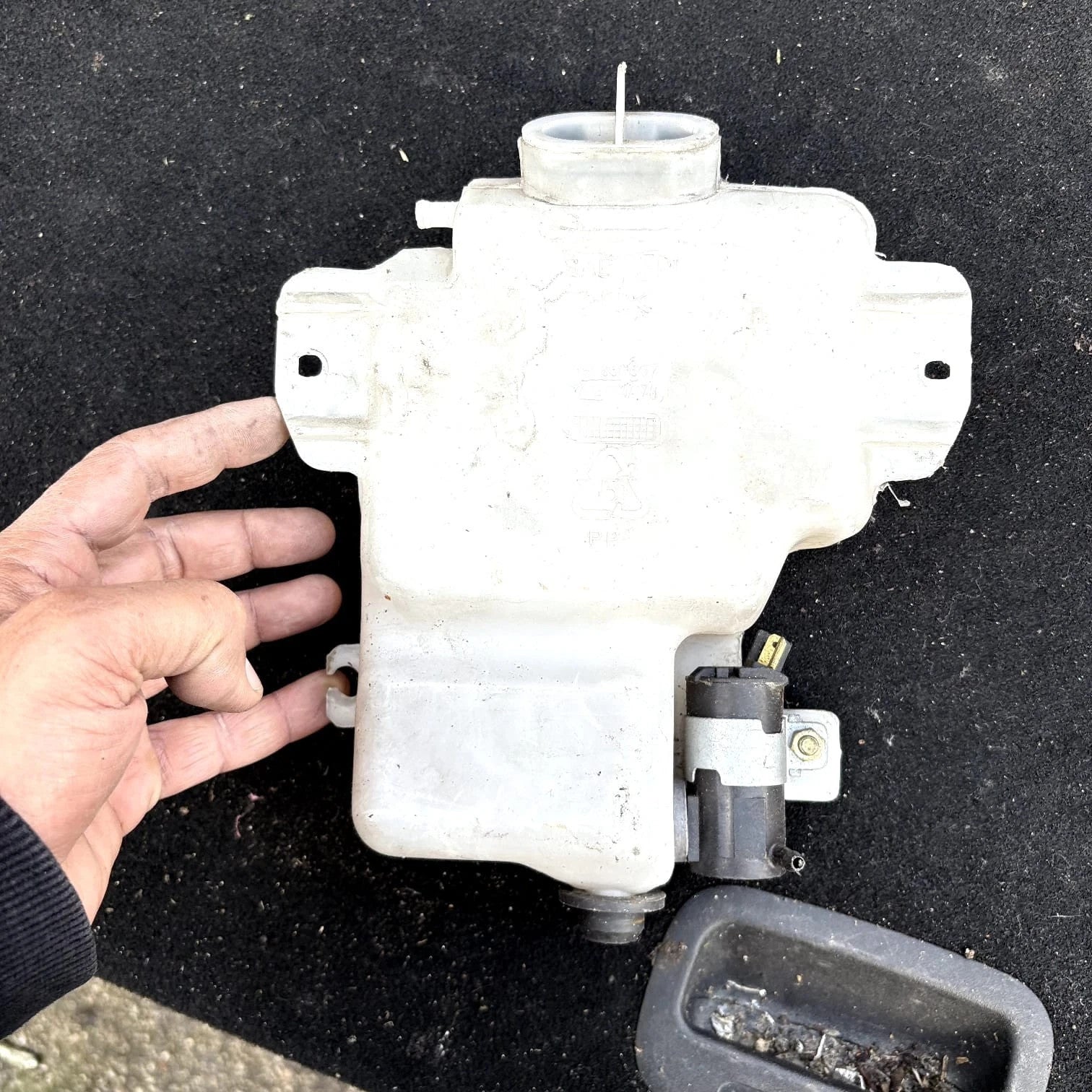 Mitsubishi Shogun MK4 Rear Washer Bottle Tank Reservoir 2000-2009 060351507