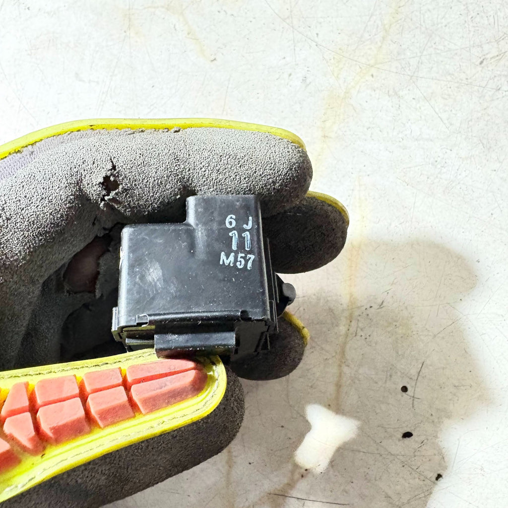 TOYOTA AVENSIS Relay 8665013010