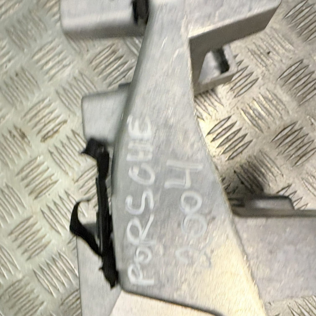 2004 AUDI Q7 FRONT ARMREST CENTER CONSOLE SUPPORT MOUNT BRACKET