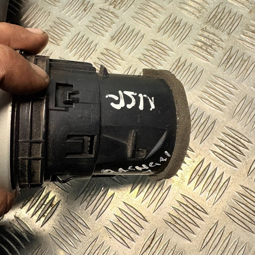 Nissan Qashqai J10 Dash Side Air Vent LH Passenger Heater/AC 68760JD10A 07-10