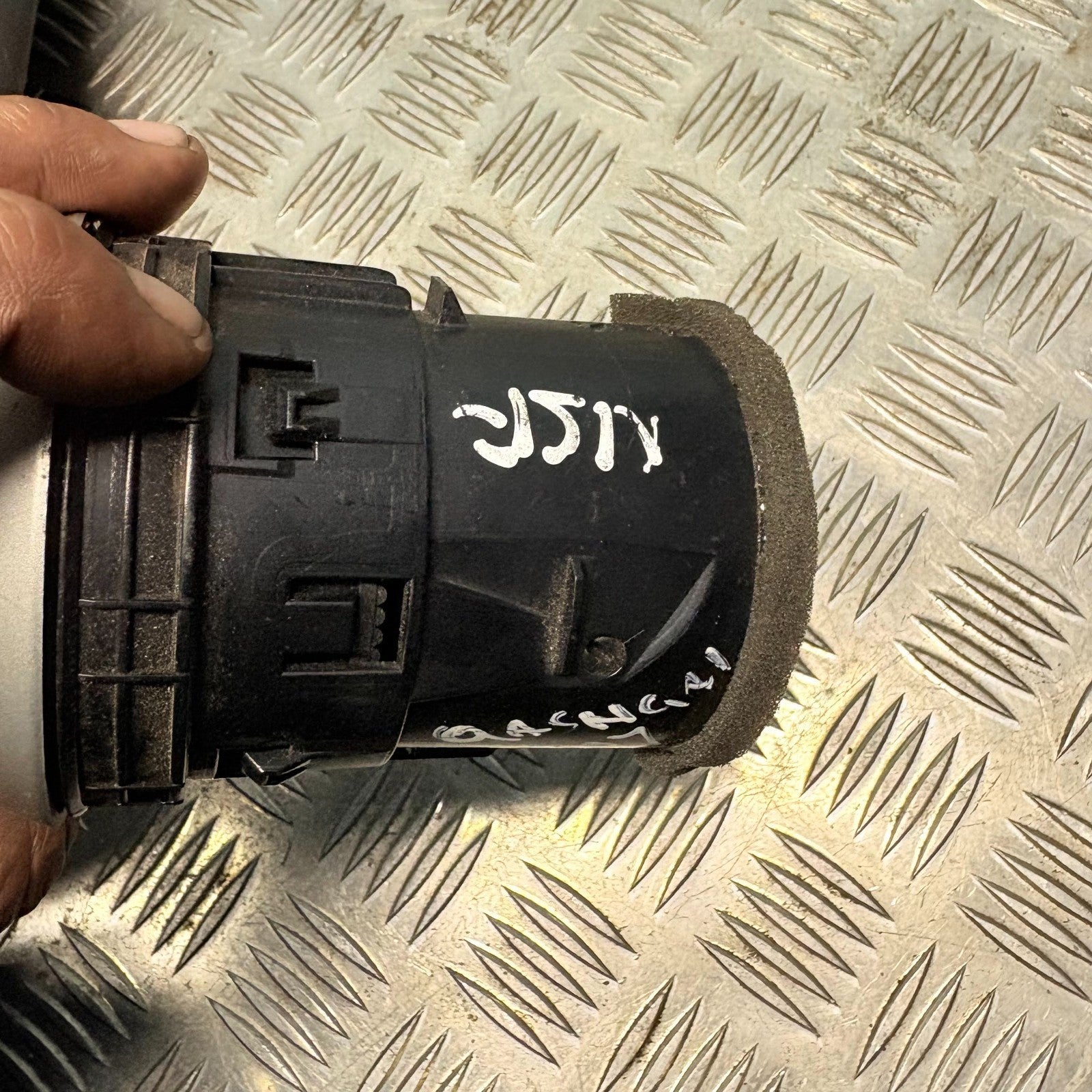 Nissan Qashqai J10 Dash Side Air Vent LH Passenger Heater/AC 68760JD10A 07-10