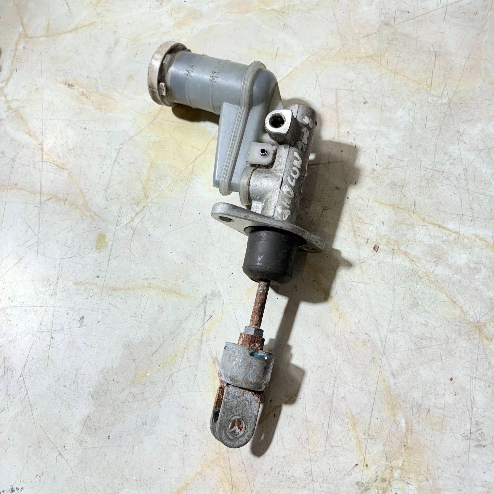 Clutch Master Cylinder for a Mitsubishi Shogun 2000-2006