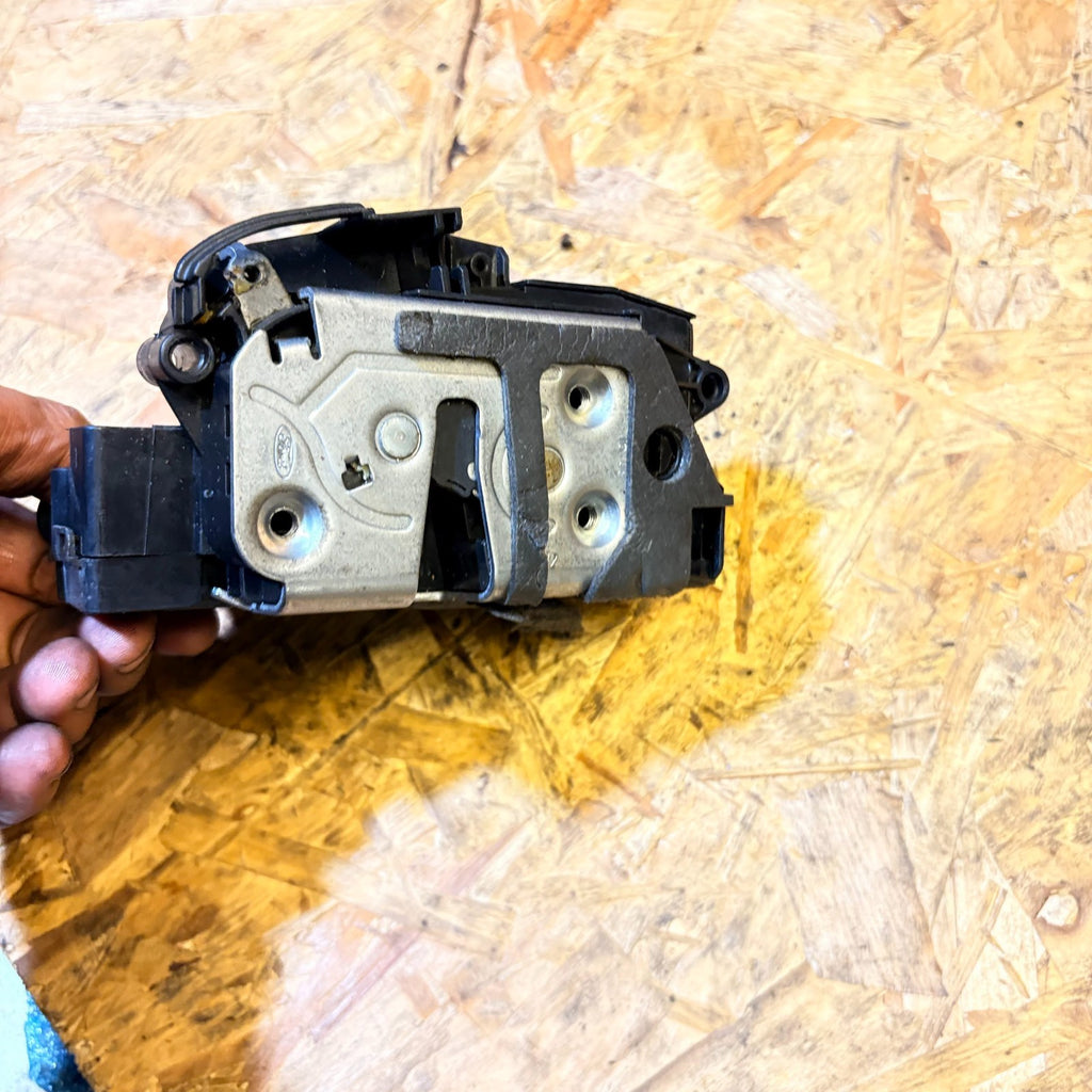 FORD FIESTA MK7 DOOR LOCK 5DR NSF PASSENGER FRONT LEFT 8A6A-A21813-DD 08-12