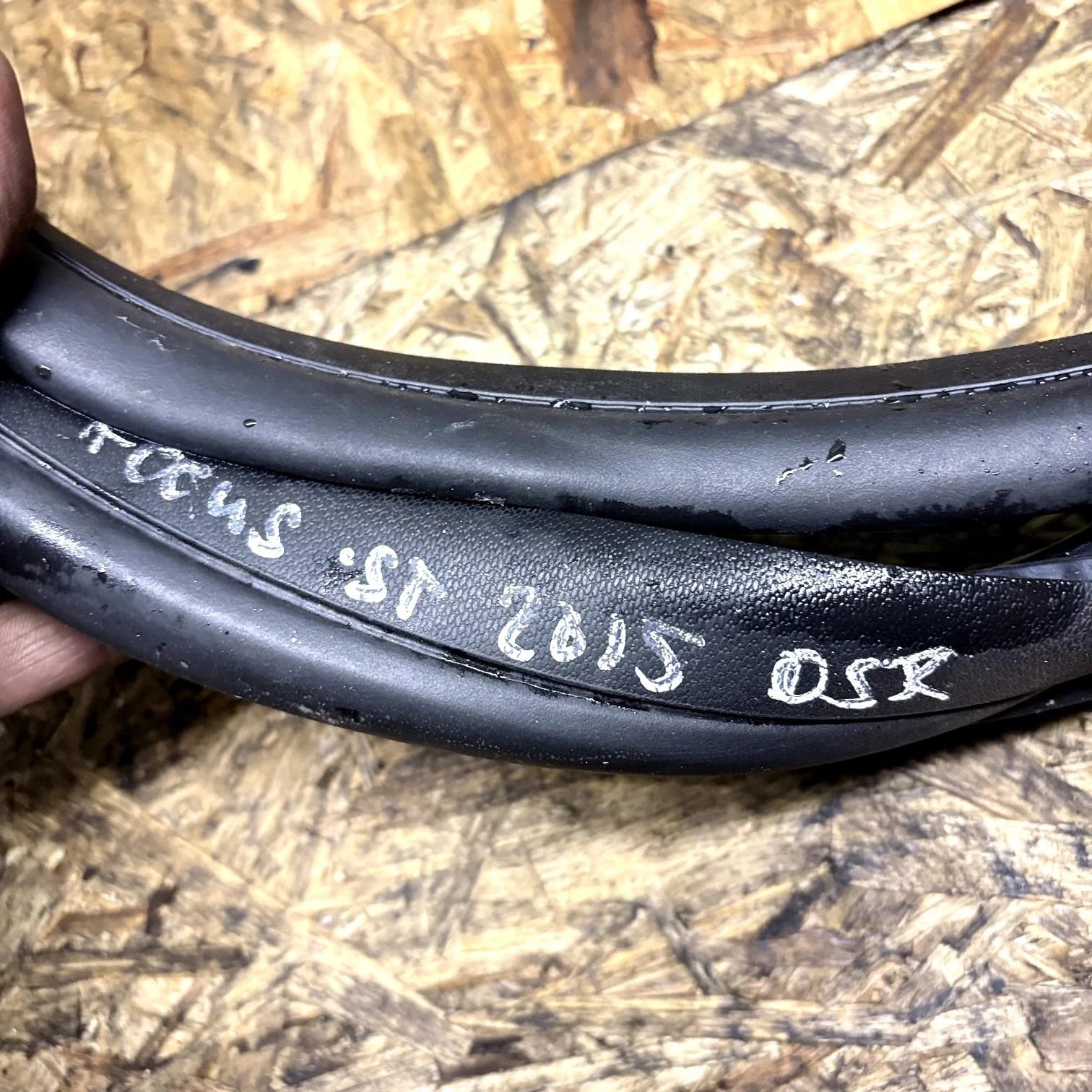 Ford Focus . ST 2015 DRIVER REAR DOOR RUBBER SEAL