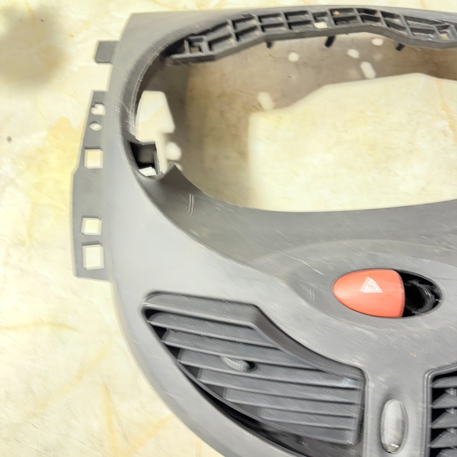RENAULT TWINGO GT MK2 07-11 CENTRE DASH AIR VENT TRIM PANEL