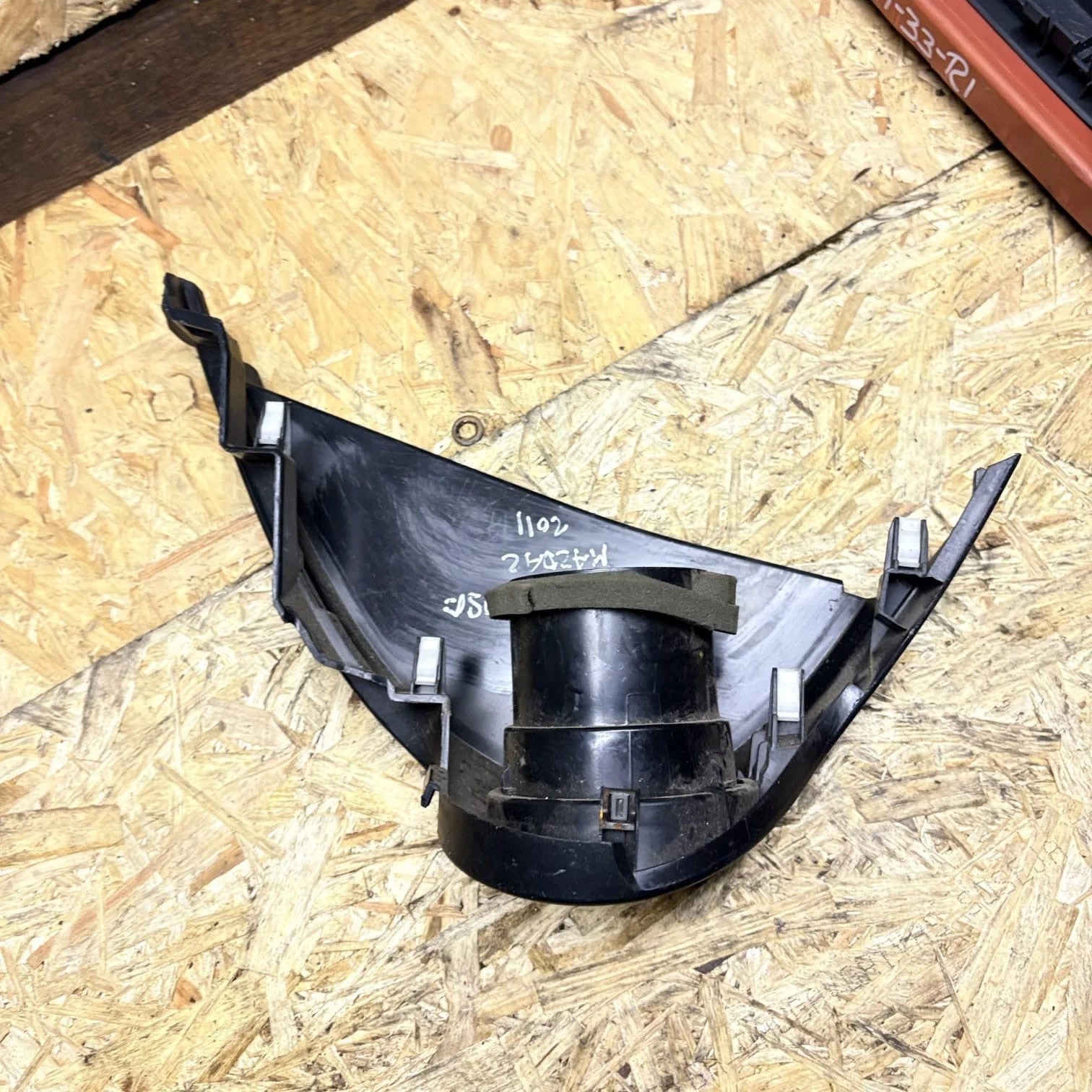 MAZDA 2 DEMIO DE 2007-2014 DASH END TRIM SIDE AIR VENT DRIVER RH D651-64-950