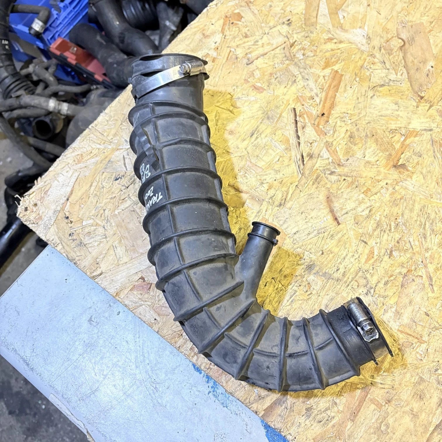 AIR INTAKE HOSE PIPE FOR FORD TRANSIT 2000-2006