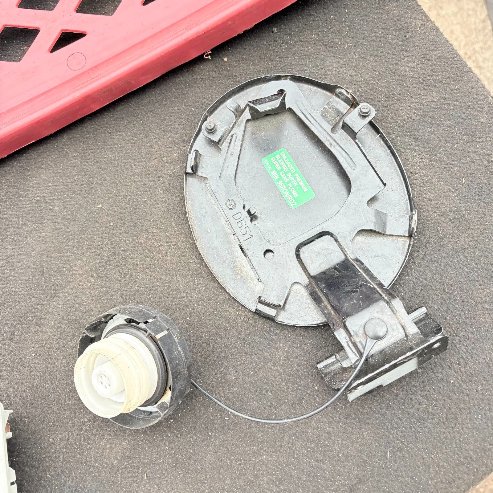 Mazda 3,5,6 Fuel Filler Flap Lid Cover 95ron/Roz
