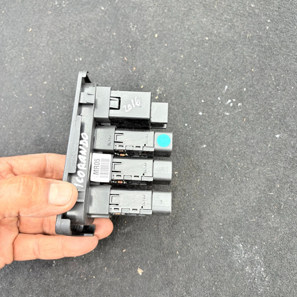 SSANGYONG KORANDO 2016 TRACTION CONTROL SWITCH PANEL